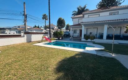 Vista exterior de Casa o xalet en venda en Marbella amb Aire condicionat, Calefacció i Jardí privat