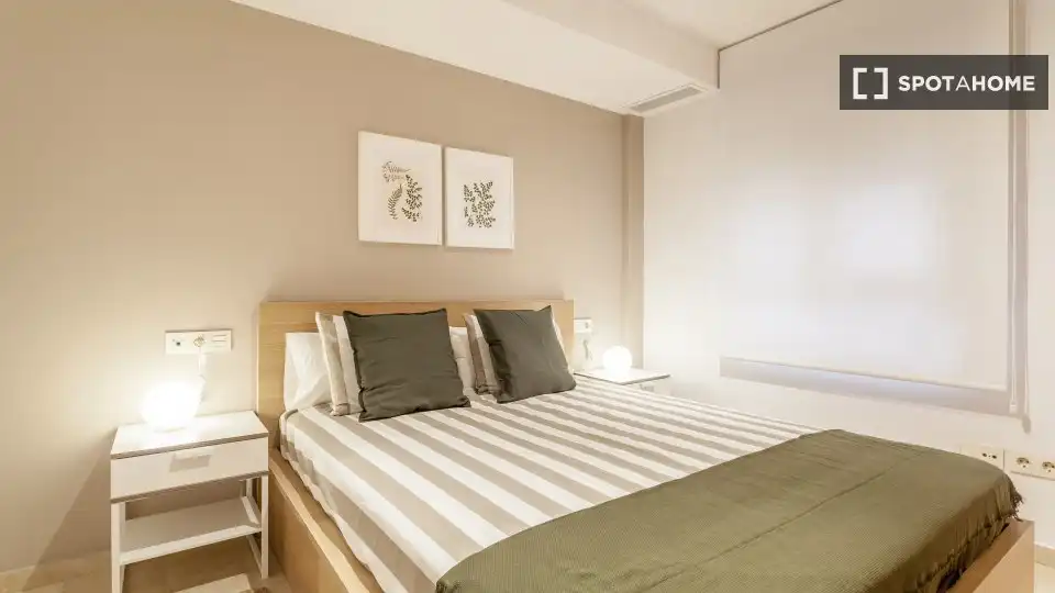 Bedroom of Flat for rent in Valencia  with Air Conditioner, Heating and Furnished