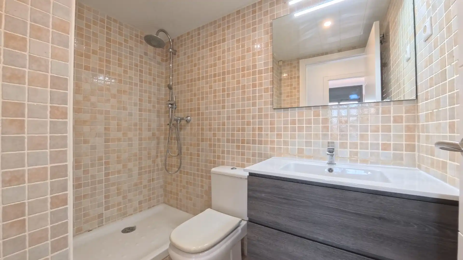 Baño de Ático en venta en Cunit con Aire acondicionado, Parquet y Terraza