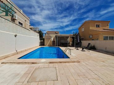 Xalet amb piscina en venda a Avenida Cabo de la Nao