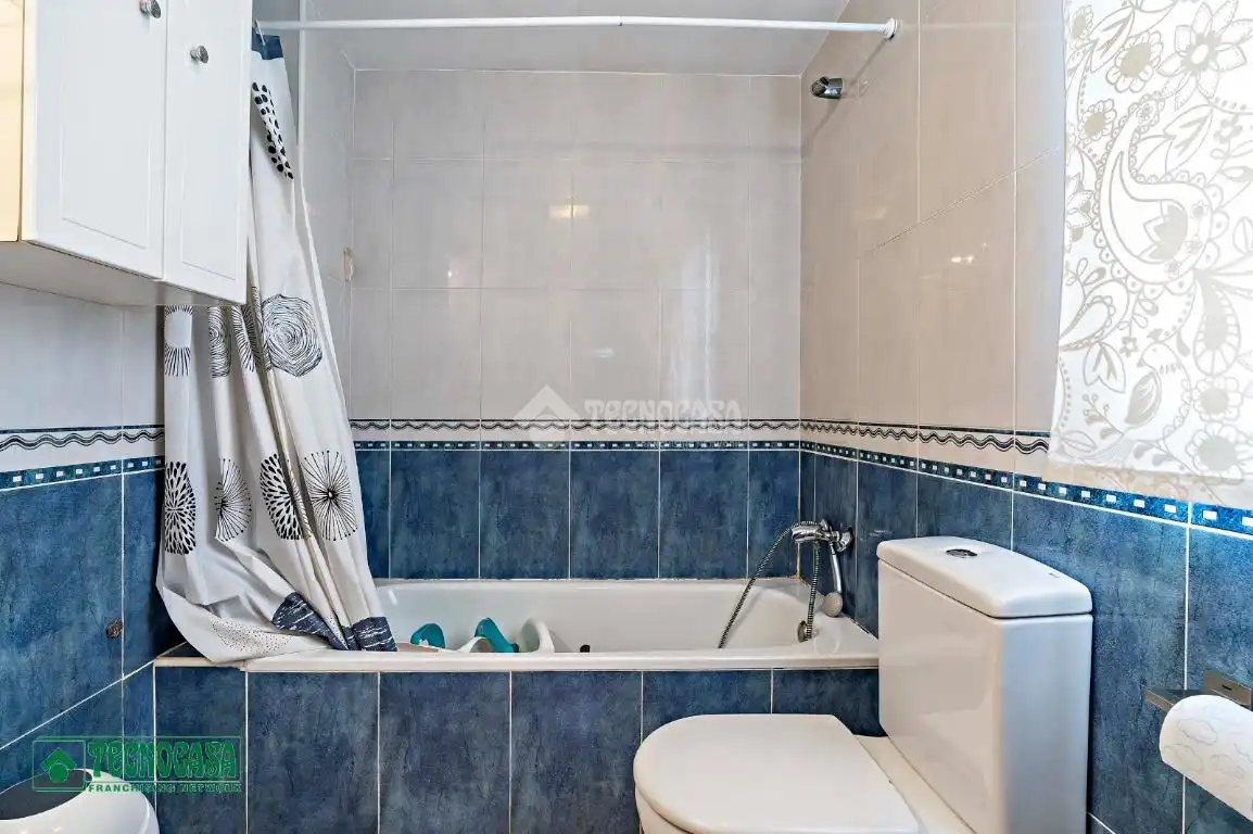 Badezimmer von Wohnung zum Verkauf in Roquetas de Mar mit Klimaanlage