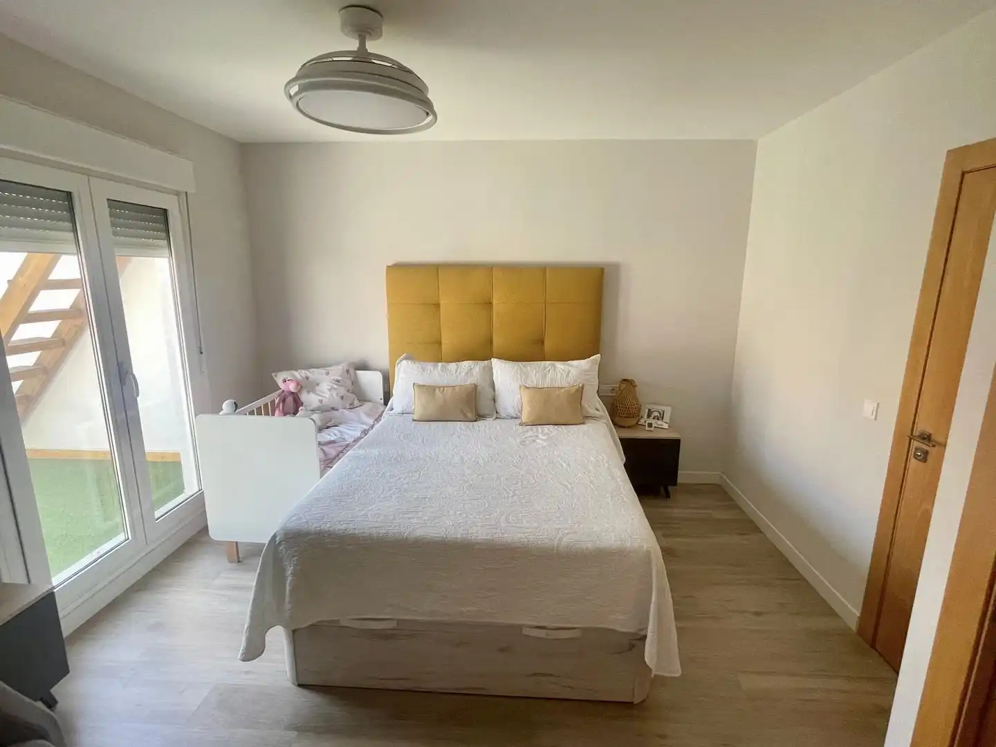 Habitación de Casa adosada en venta en Almería con Aire acondicionado, Parquet y Amueblado