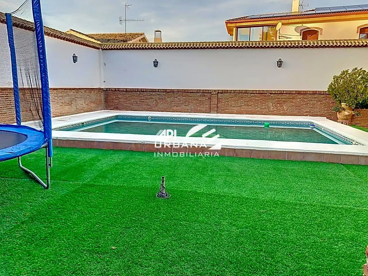 Piscina de Casa o chalet en venta en Lucena con Aire acondicionado, Jardín privado y Terraza