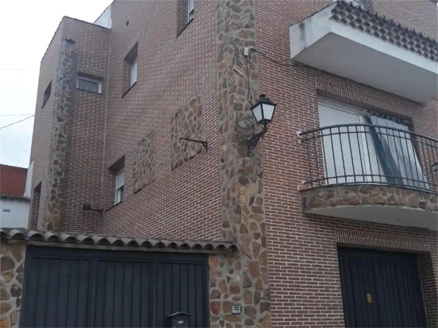 Vista exterior de Casa adosada en venta en Palomeque con Jardín privado y Balcón