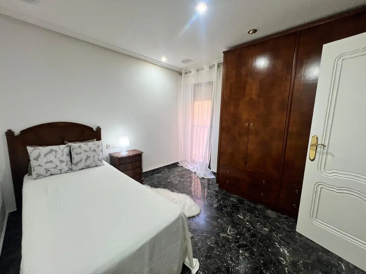Habitación de Piso de alquiler en Elche / Elx con Aire acondicionado y Amueblado