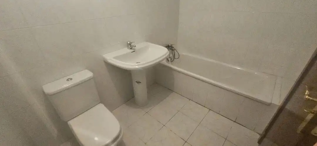 Badezimmer von Wohnung zum Verkauf in Bilbao  mit Heizung, Abstellraum und Alarm