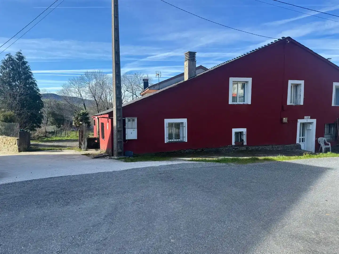Vista exterior de Casa adosada en venda en As Nogais  amb Jardí privat, Traster i Moblat