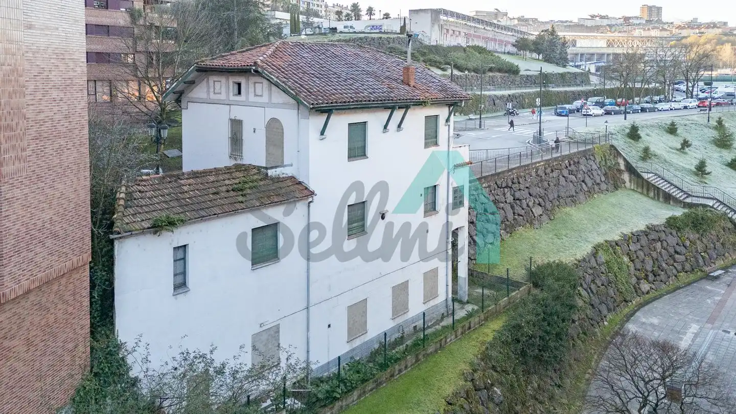 Außenansicht von Residential zum Verkauf in Oviedo 