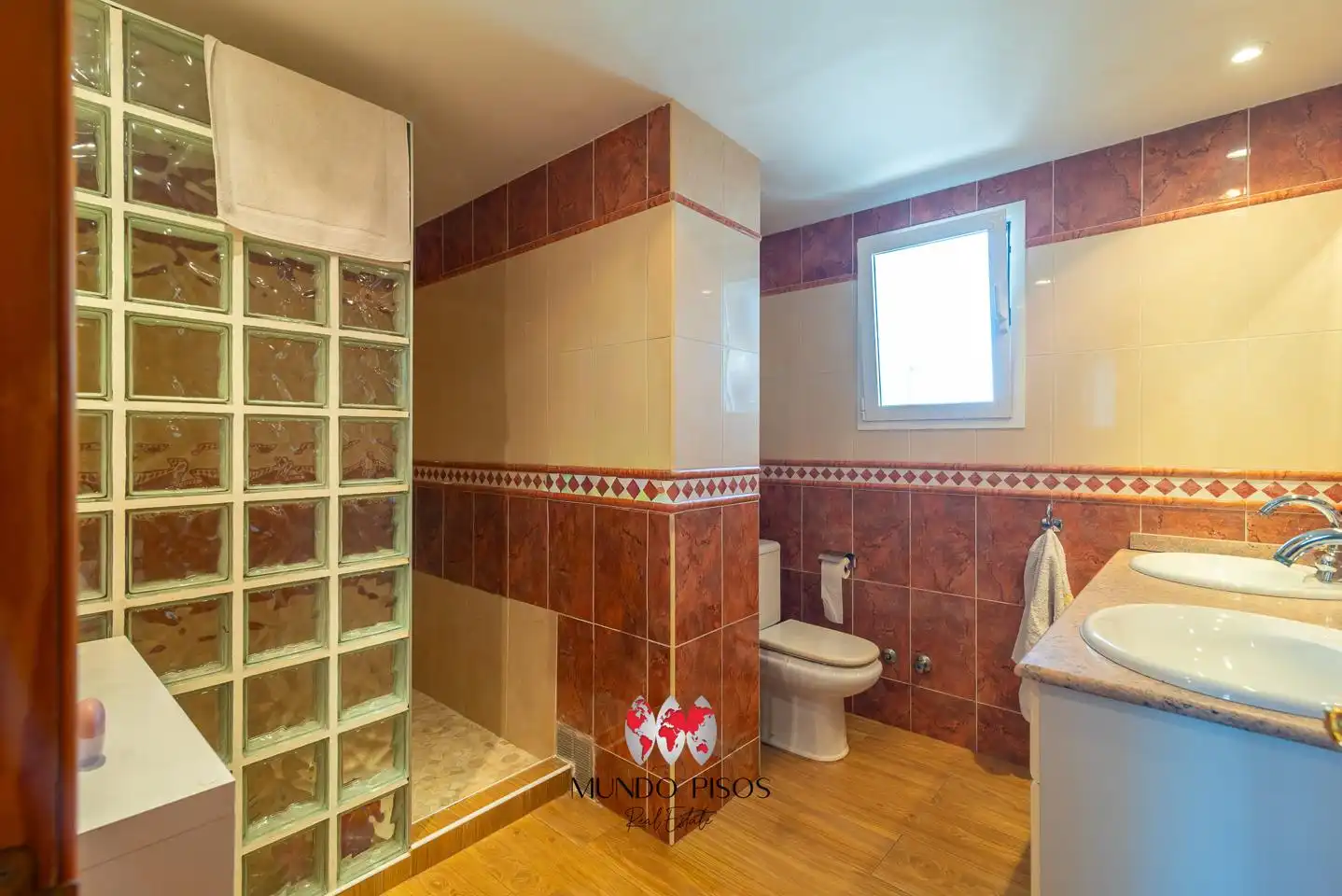 Baño de Piso en venta en  Palma de Mallorca con Aire acondicionado, Calefacción y Amueblado