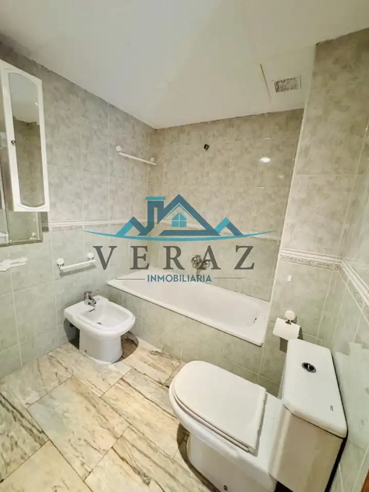 Badezimmer von Wohnung zum Verkauf in Talavera de la Reina mit Parkett und Terrasse
