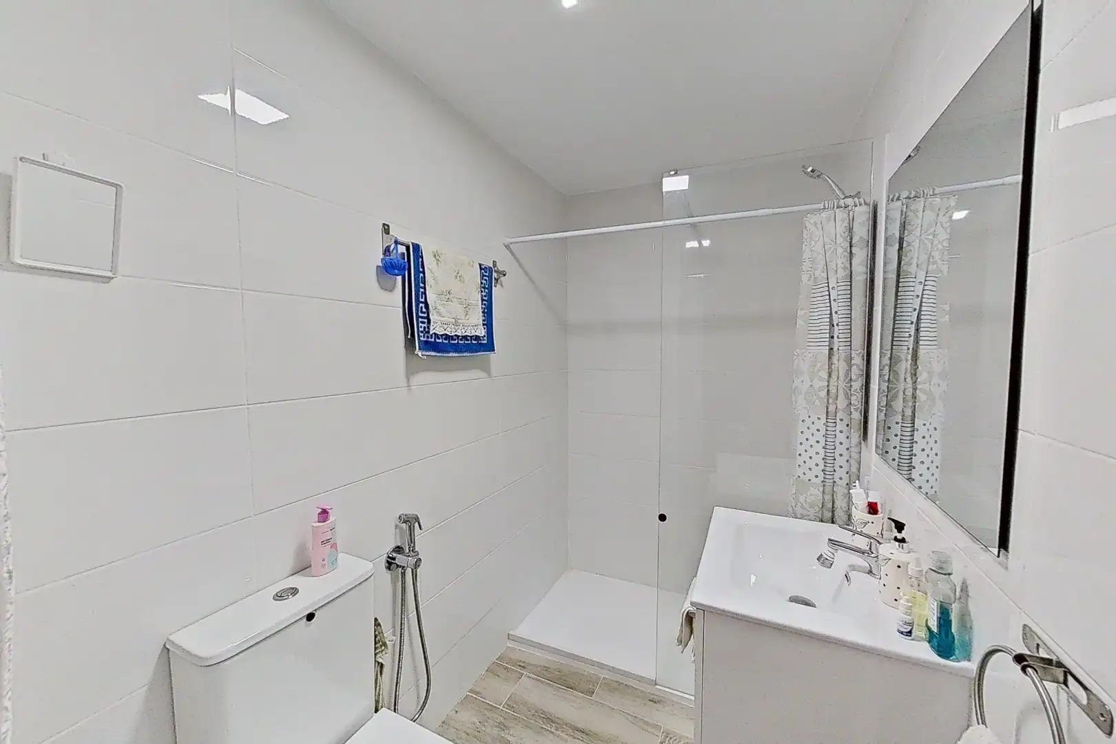 Badezimmer von Wohnungen zum Verkauf in Benidorm mit Klimaanlage, Heizung und Terrasse