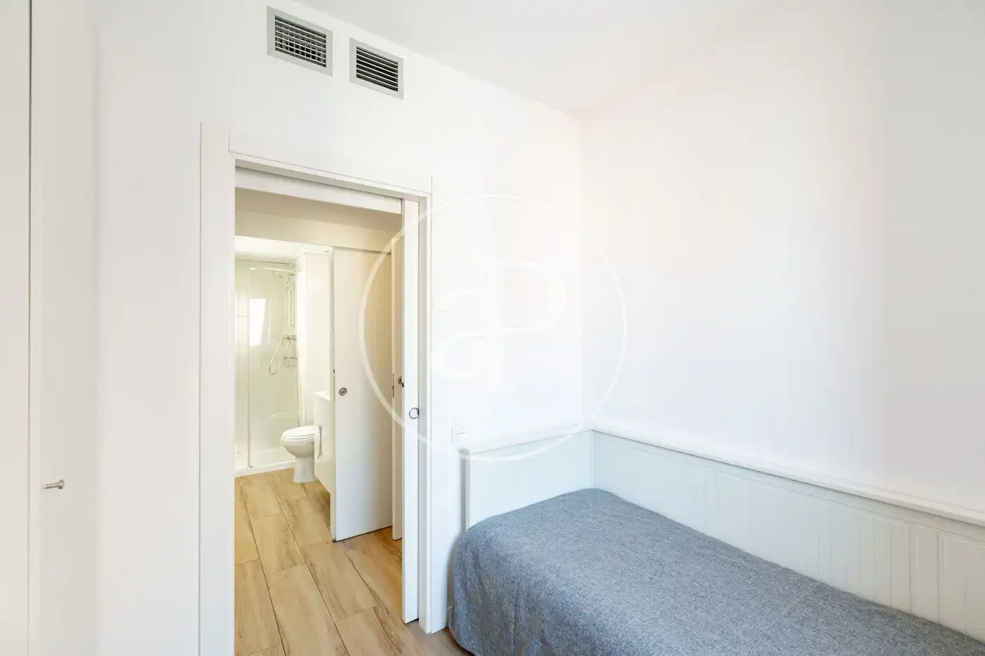 Habitación de Piso en venta en Barcelona con Aire acondicionado, Calefacción y Piscina comunitaria