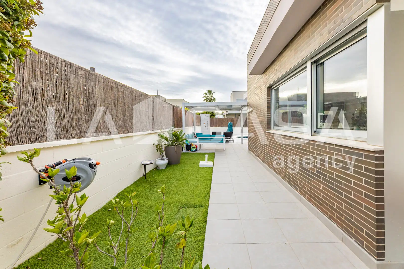 Terrassa de Casa adosada en venda en Chiva amb Aire condicionat, Calefacció i Jardí privat
