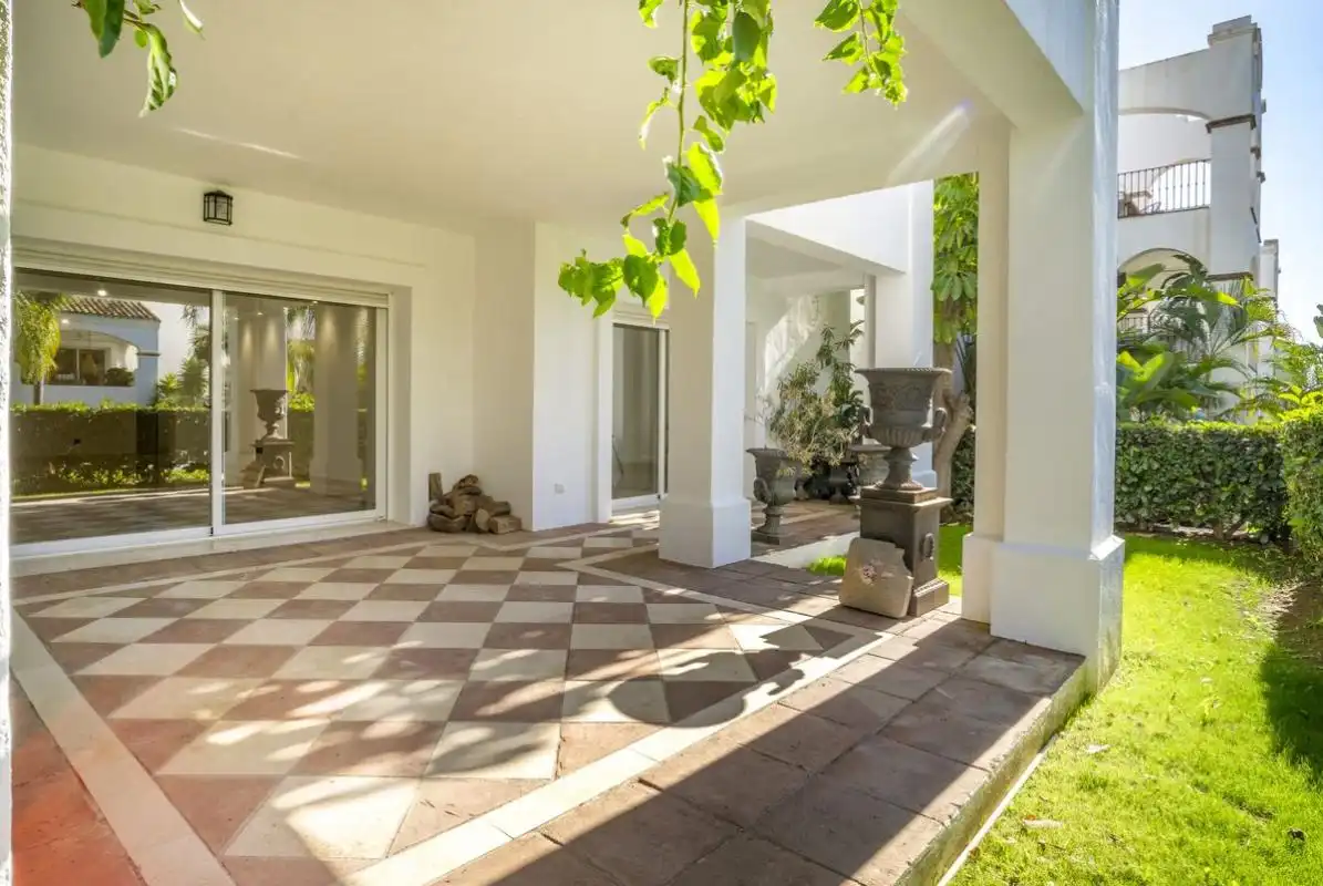 Terrassa de Planta baixa en venda en Marbella amb Aire condicionat, Calefacció i Jardí privat