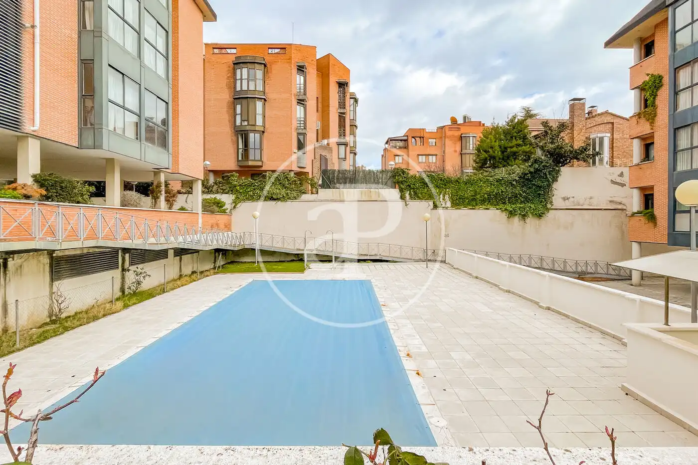 Piscina de Pis de lloguer en Madrid amb Aire condicionat, Calefacció i Jardí privat