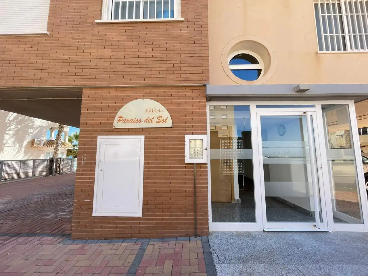 Außenansicht von Wohnungen zum Verkauf in La Manga del Mar Menor mit Heizung, Parkett und Terrasse