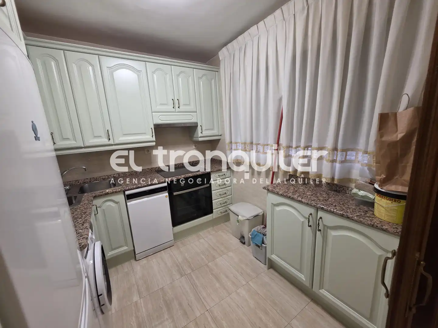 Cuina de Pis de lloguer en Madrid amb Aire condicionat, Parquet i Rentadora