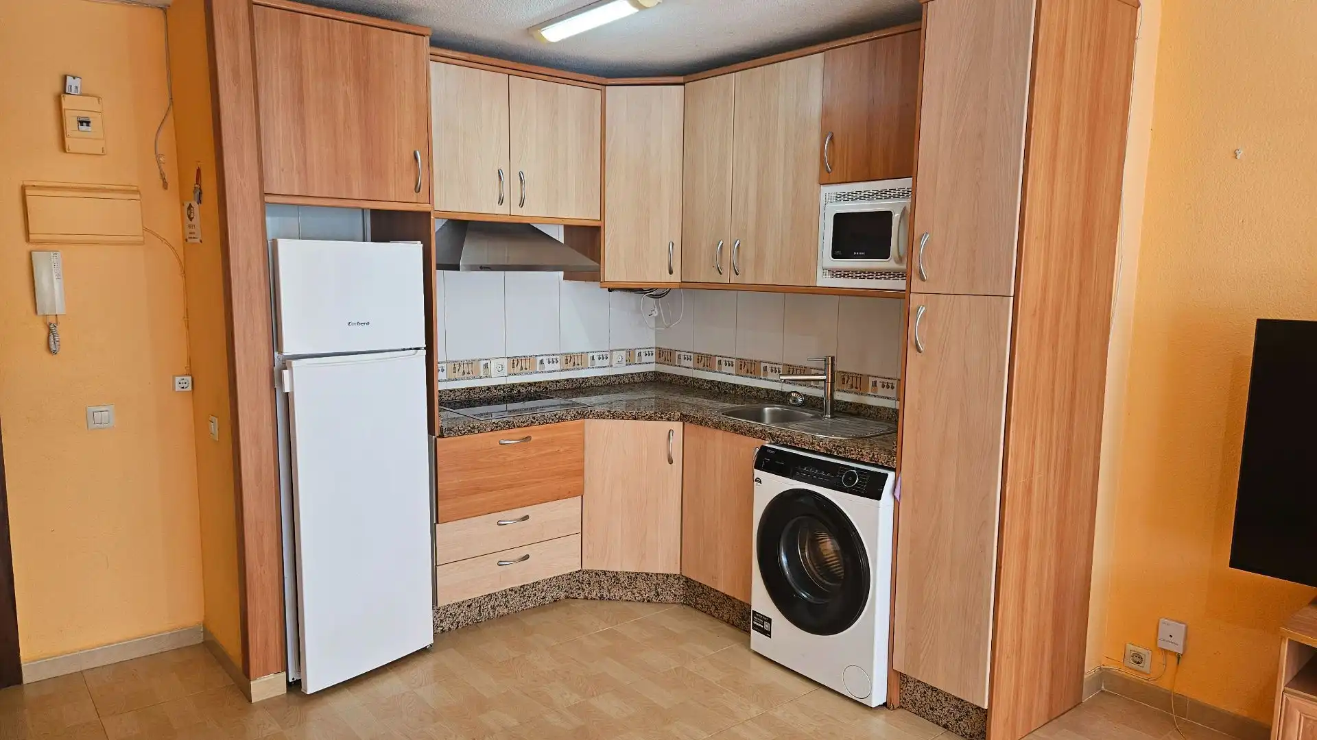 Cocina de Apartamento en venta en Laguna Beach