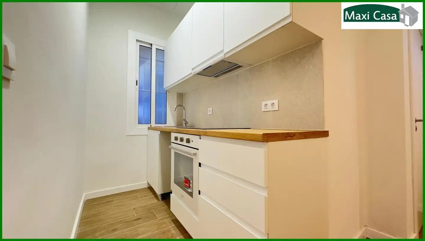 Cocina de Planta baja en venta en Barcelona con Aire acondicionado y Calefacción