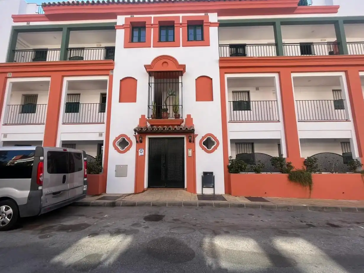 Vista exterior de Piso en venta en Estepona