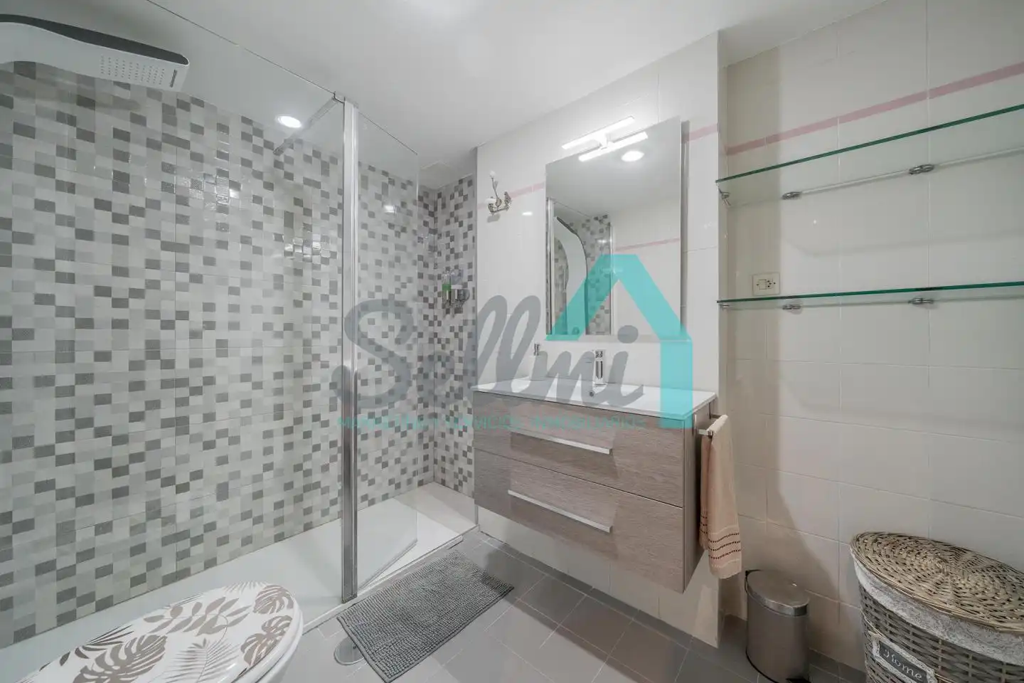 Baño de Planta baja de alquiler en Oviedo  con Calefacción, Parquet y Amueblado