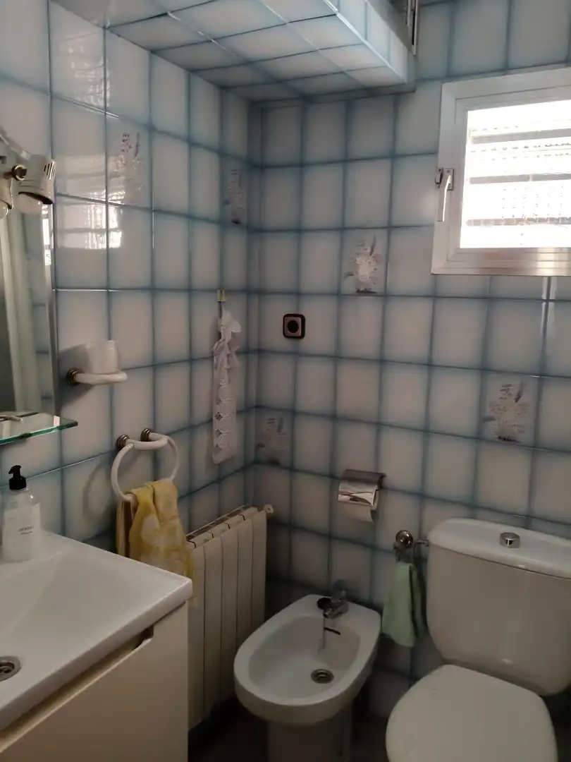 Badezimmer von Wohnung zum Verkauf in Madrid mit Klimaanlage und Heizung