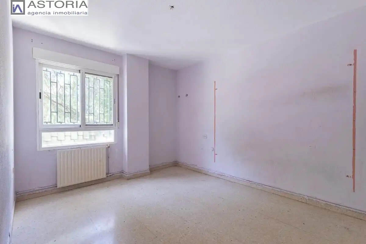 Bedroom of Flat for sale in Granada  with Heating