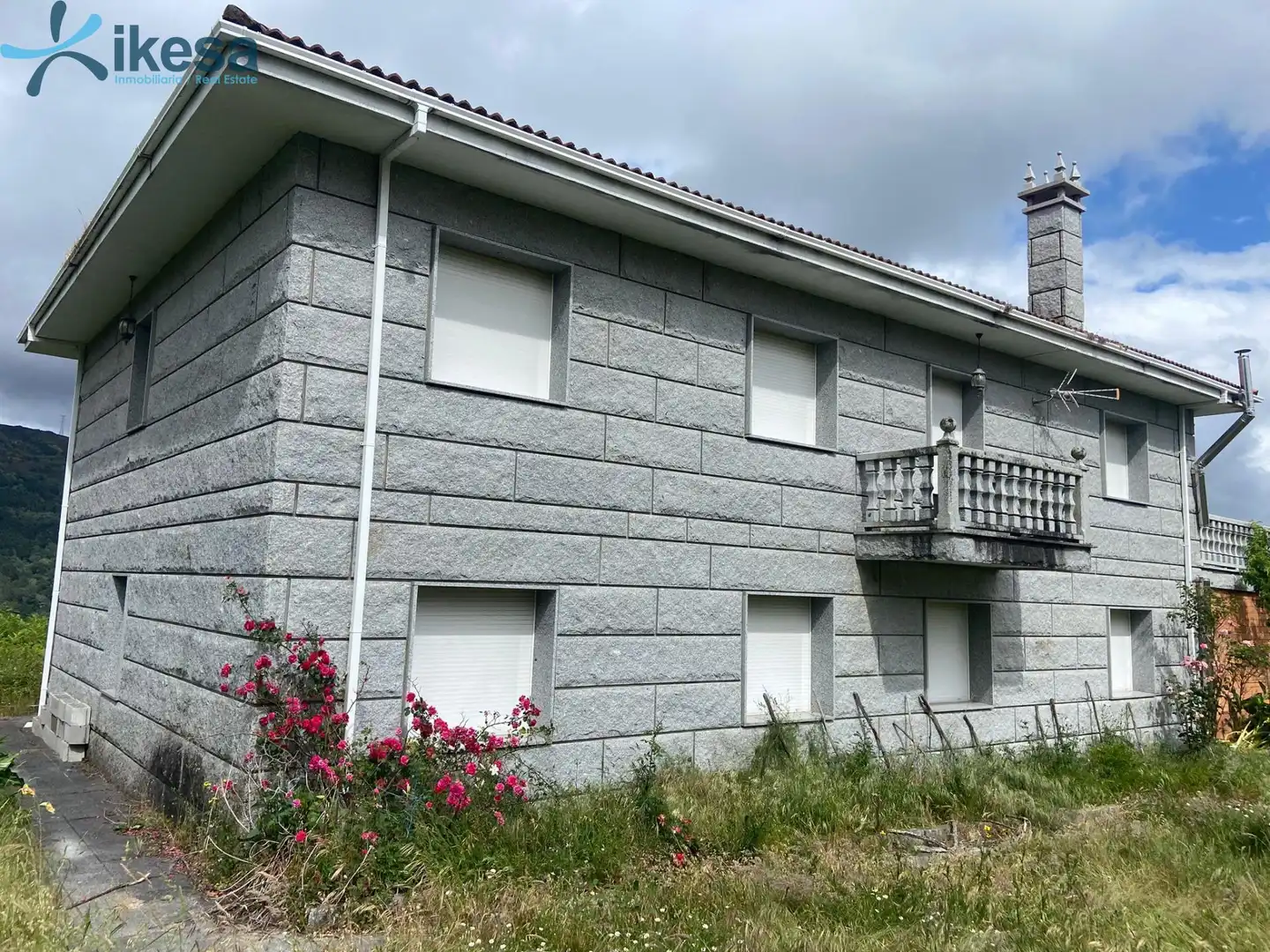 Vista exterior de Casa o xalet en venda en Entrimo amb Jardí privat