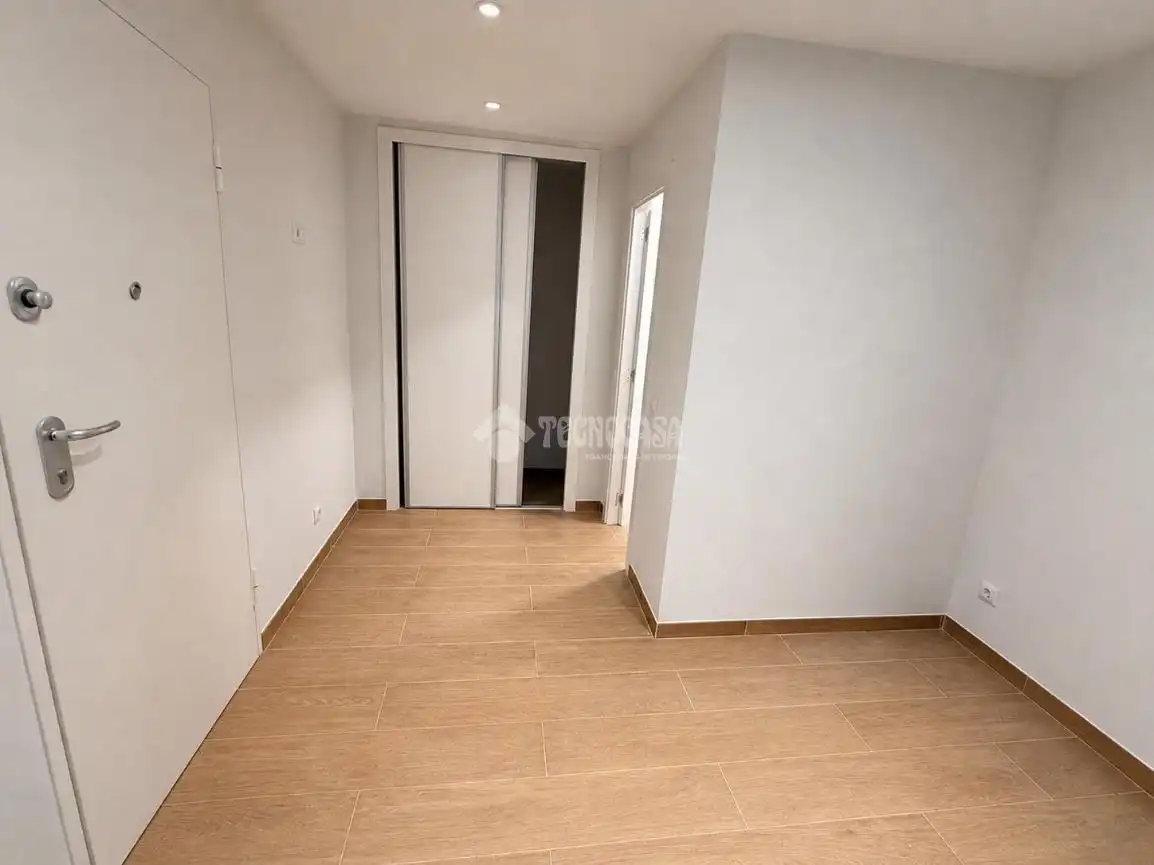 Habitación de Piso en venta en Madrid con Parquet y Balcón