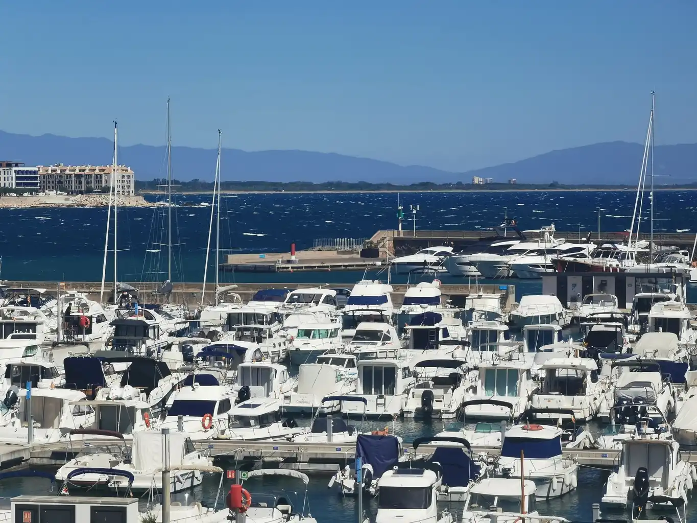 Exterior view of Flat for sale in L'Escala  with Terrace, Furnished and Oven
