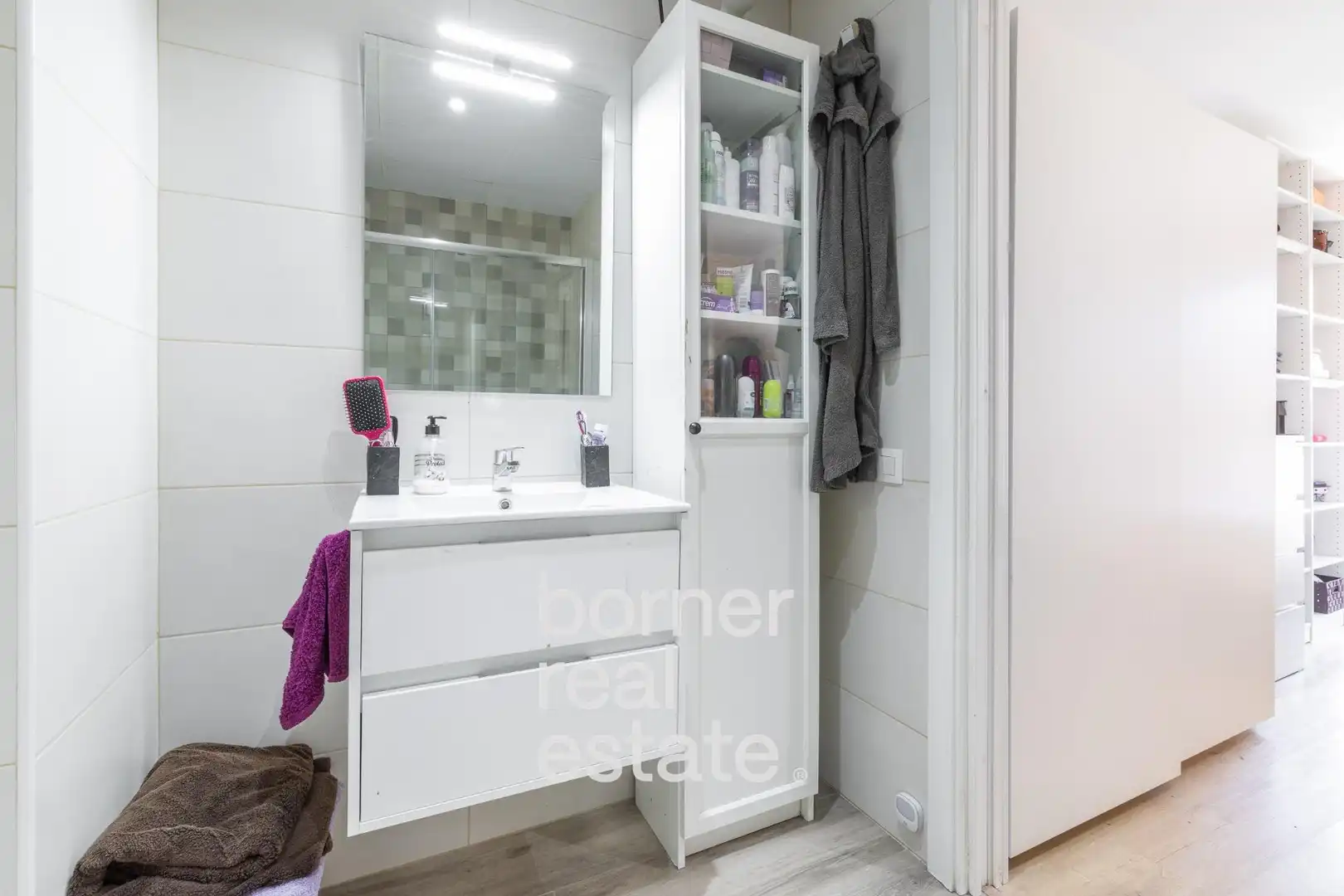 Bathroom of Flat for sale in Terrassa  with Air Conditioner, Heating and Parquet flooring