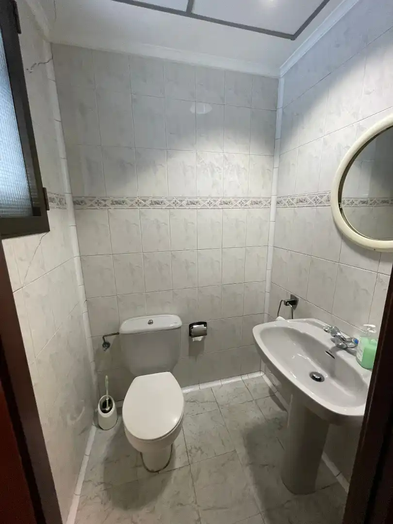 Baño de Local en venta en Valle de Trápaga-Trapagaran con Aire acondicionado, Terraza y Amueblado