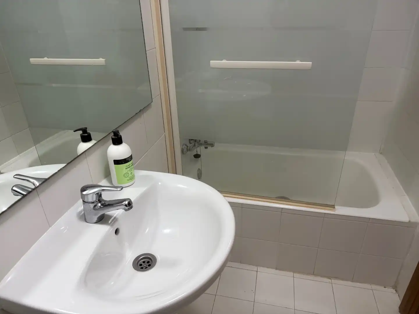 Bathroom of Flat for rent in Almería  with Air Conditioner and Terrace