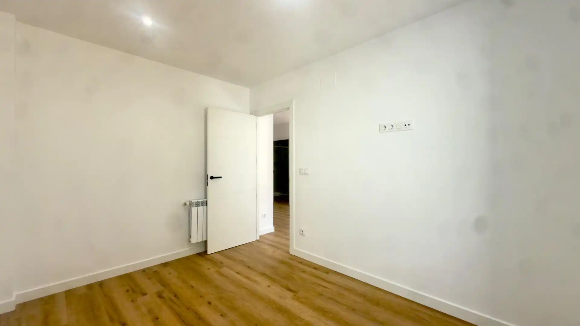 Habitación de Planta baja en venta en Ourense Capital  con Calefacción, Jardín privado y Terraza