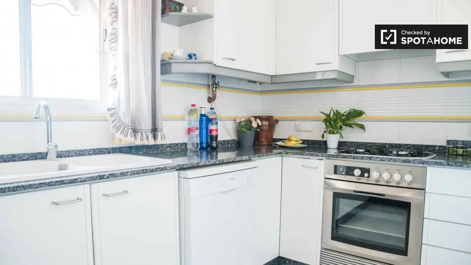 Cocina de Piso de alquiler en Valencia con Aire acondicionado, Calefacción y Amueblado