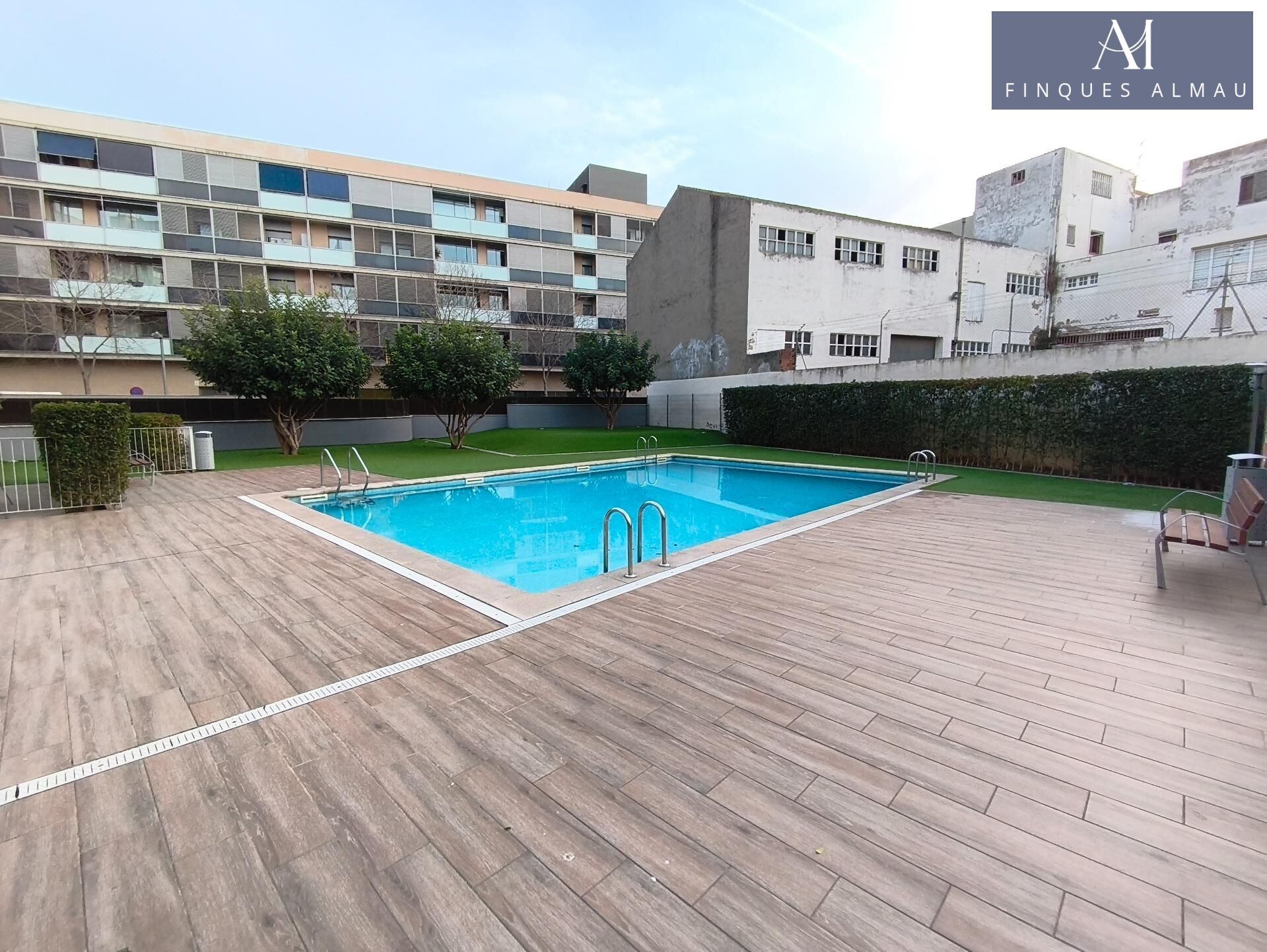 Swimming pool of Flat to rent in Vilanova i la Geltrú  with Private garden, Parquet flooring and Storage room