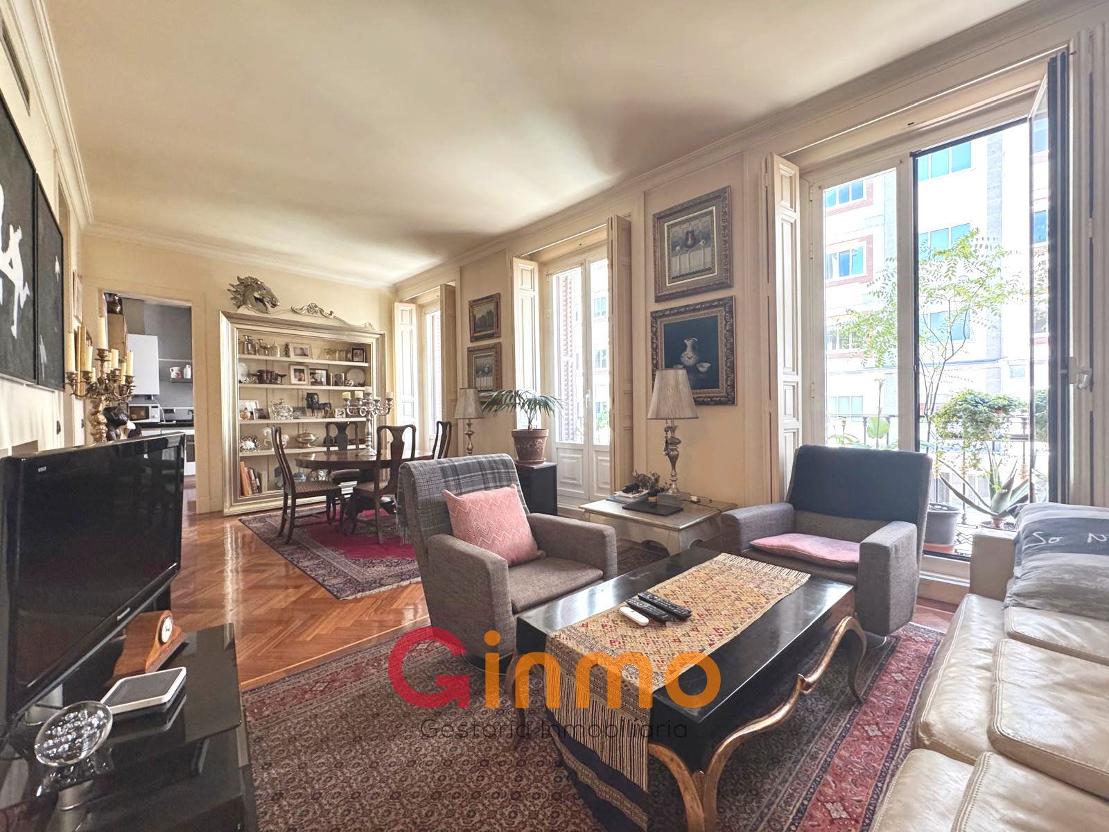 Living room of Flat for sale in  Madrid Capital  with Air Conditioner, Heating and Parquet flooring