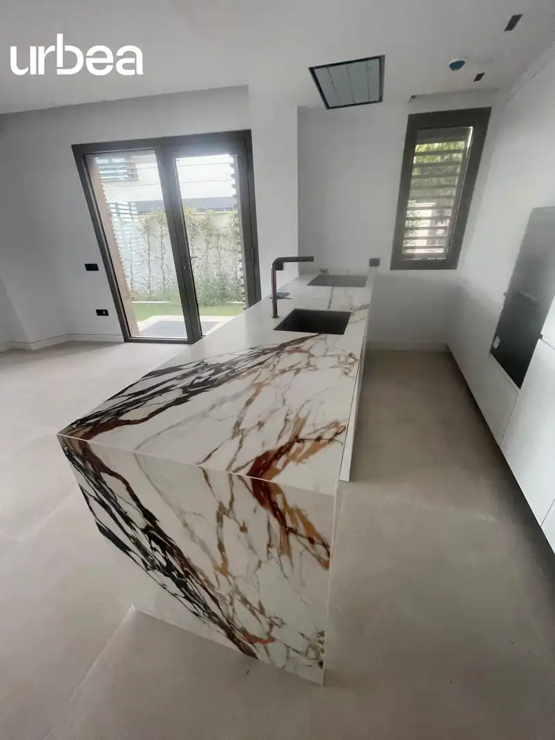 Cocina de Dúplex de alquiler en Málaga con Aire acondicionado, Calefacción y Jardín privado