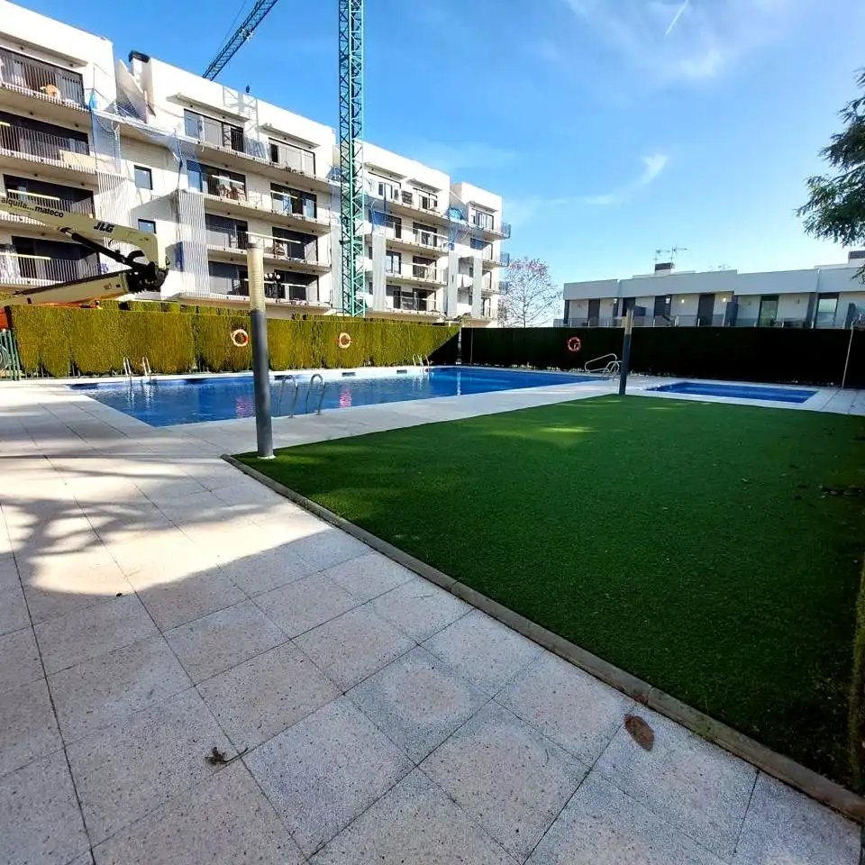 Piscina de Piso en venta en Vilafranca del Penedès con Calefacción, Parquet y Terraza