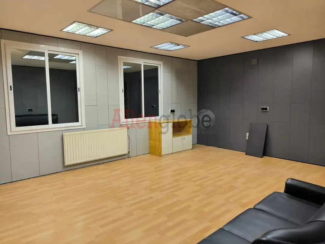 Industrial buildings for rent in Siero