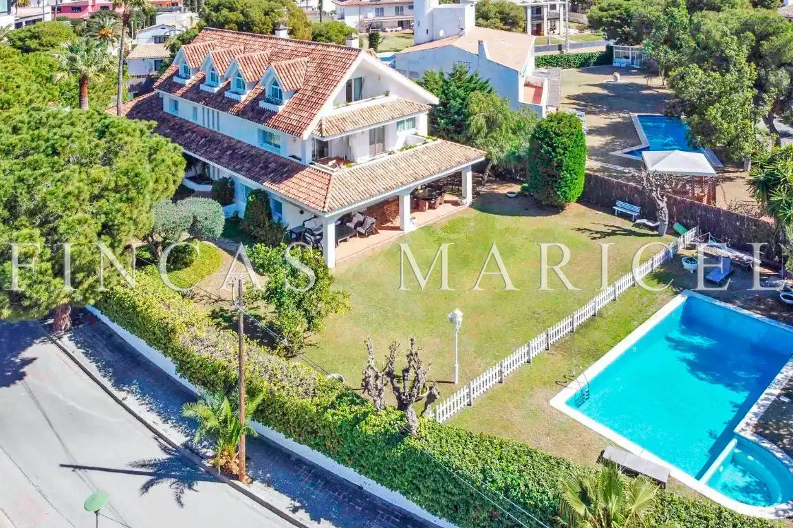 Casa o chalet en venta en Pintor Roig i soler, Can Girona - Terramar - Vinyet