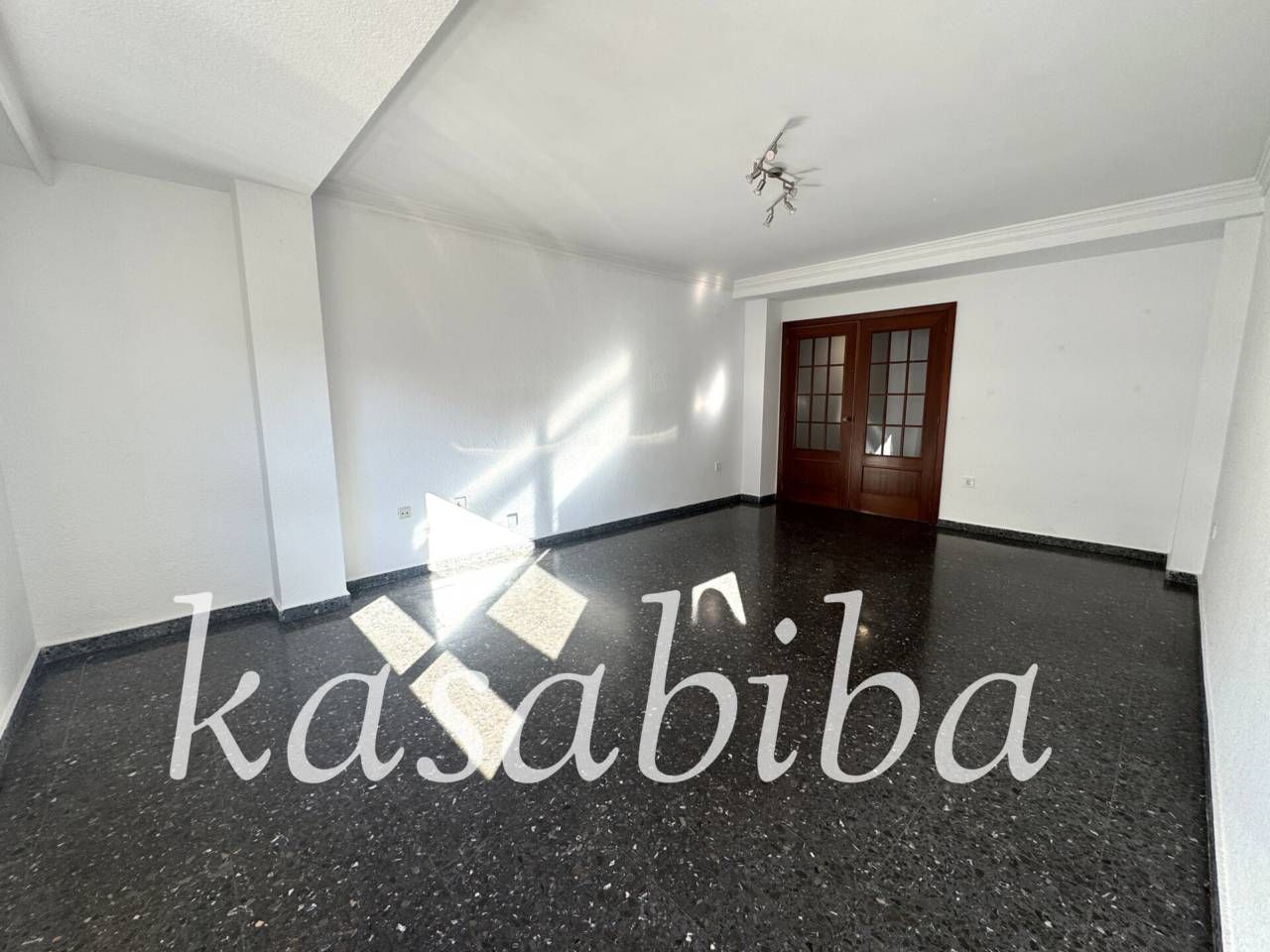 Piso de alquiler en  Valencia Capital con Aire acondicionado, Calefacción y Balcón