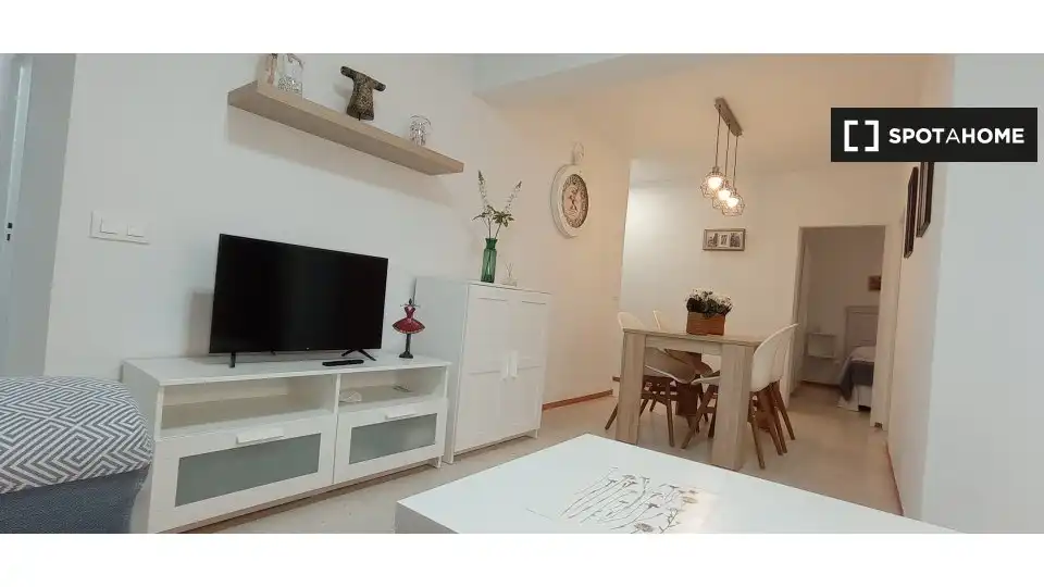 Sala d'estar de Pis de lloguer en Sevilla amb Aire condicionat, Calefacció i Moblat