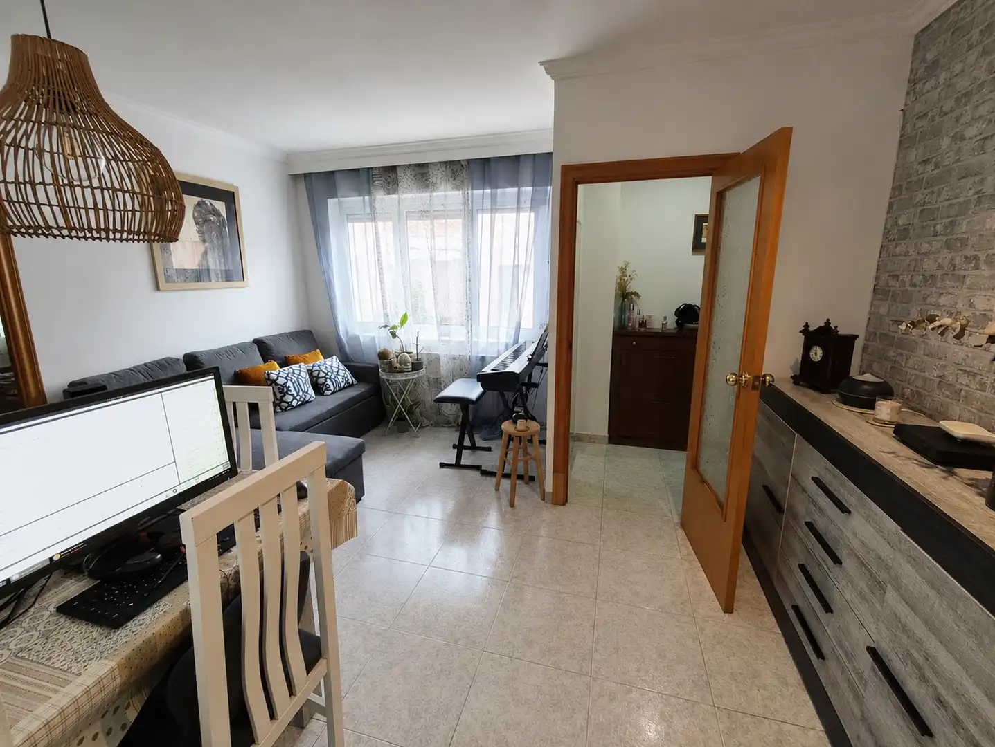 Living room of Flat for sale in Girona  with Heating, Furnished and Oven