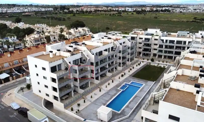 Vista exterior de Apartament en venda en Orihuela amb Jardí privat, Piscina i Moblat