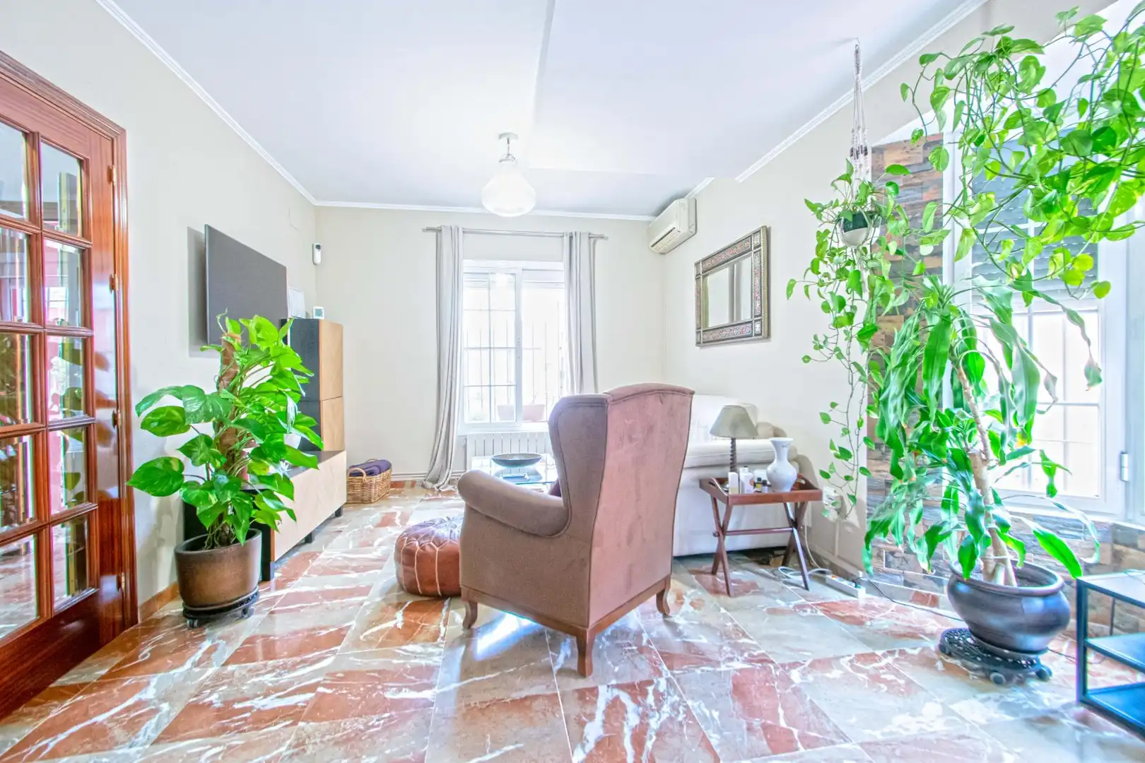 Sala de estar de Casa adosada en venta en Gines con Aire acondicionado, Jardín privado y Trastero