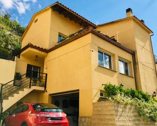 Vista exterior de Casa o xalet en venda en Corbera de Llobregat amb Aire condicionat, Terrassa i Balcó