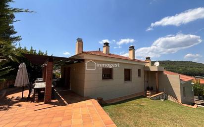 Vista exterior de Casa o xalet en venda en Sant Julià de Ramis amb Aire condicionat, Terrassa i Piscina