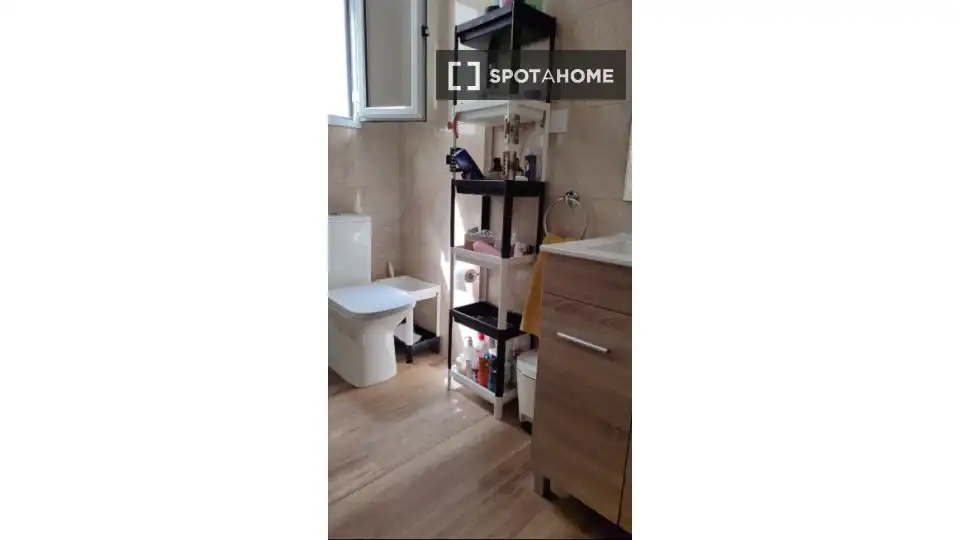 Baño de Piso de alquiler en Valencia con Aire acondicionado, Calefacción y Amueblado