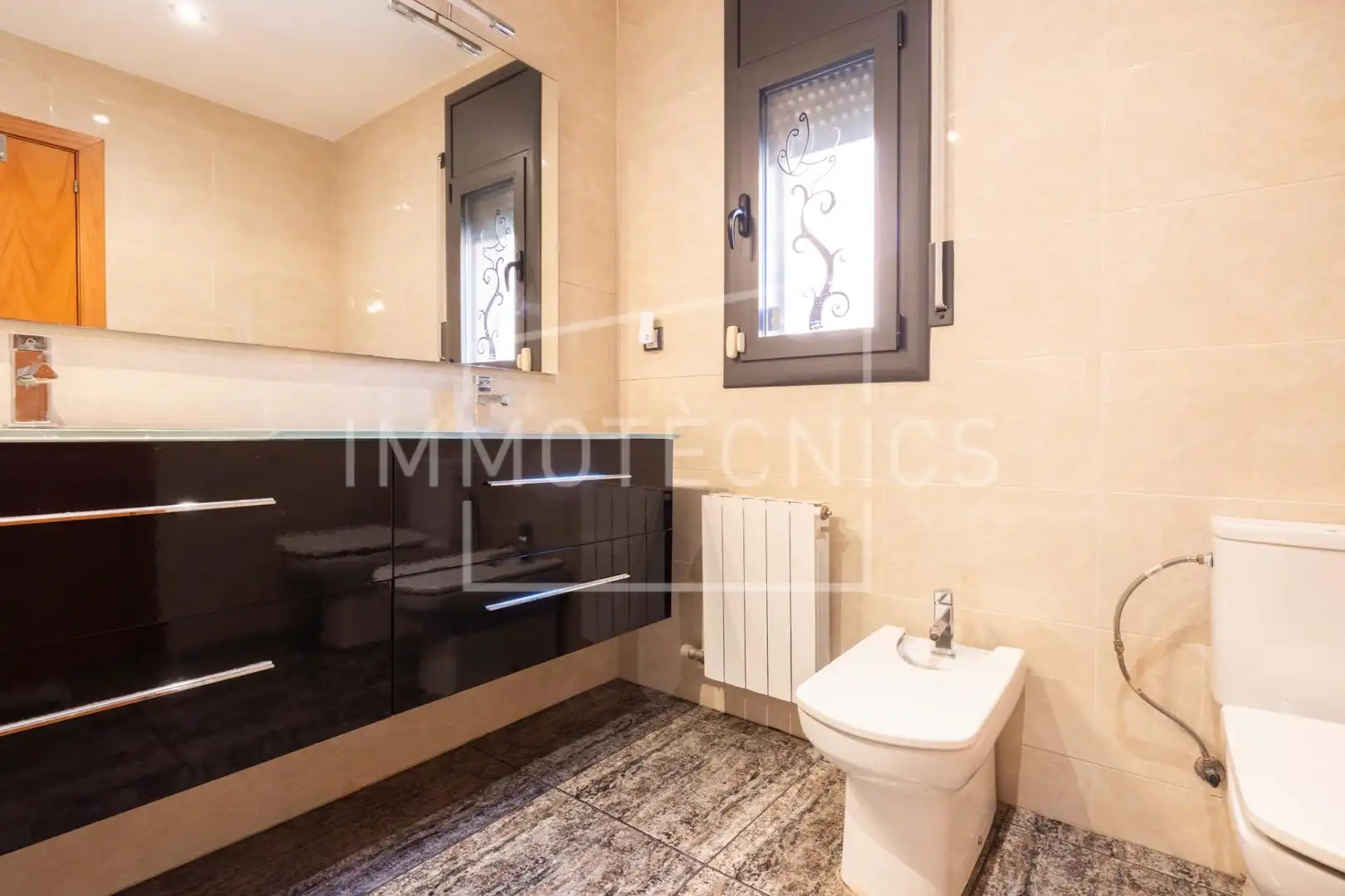 Baño de Casa o chalet en venta en La Roca del Vallès con Calefacción, Jardín privado y Terraza